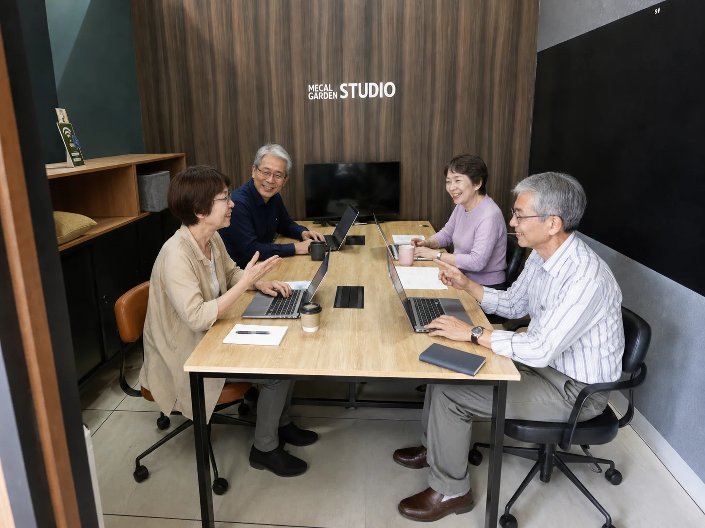 教室で学ぶ参加者のみなさん